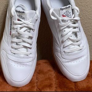 Men’s White Reeboks size 11